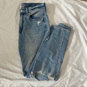 American eagle light wash mom jeans